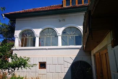 Casa batraneasca + beci, BEREVOIESTI -UNGURENI, teren 6.200mp - 1