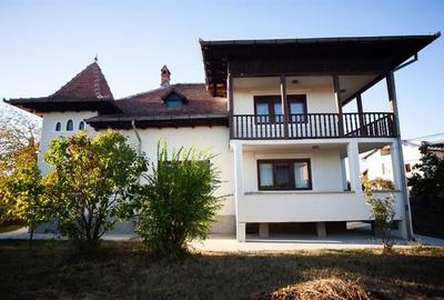 Vila deosebita 250 mp si teren 980 mp  Pitesti, Gavana 3 Pret  325 000 euro neg. - 2