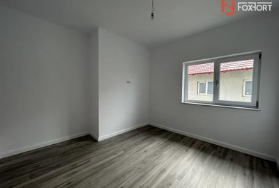 Duplex cu 5 camere cu Canalizare în Ghiroda - 9