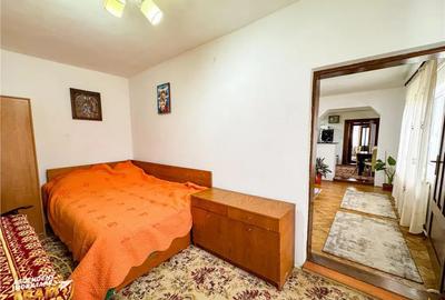 Casă cu 12 camere cu Canalizare în Central - 8