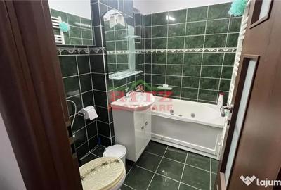 Apartament cu 3 camere decomandat în - 7