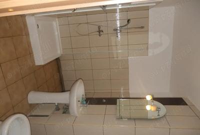 Spațiu comercial, de 55 mp, în Central - 4
