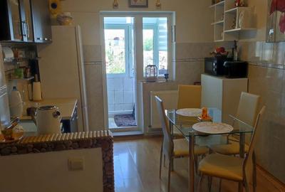 Apartament cu 2 camere decomandat în Km 5 - 3