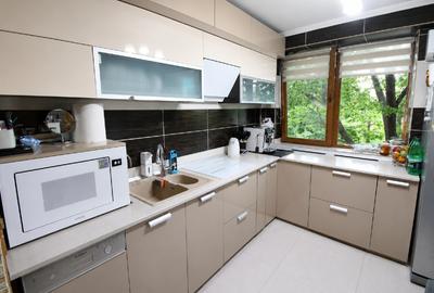 Apartament cu 3 camere decomandat, mobilat în Micro 17 - 2