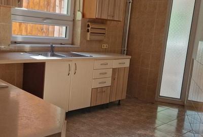Casă cu 10 camere cu Teren 402 Mp în Tei - 6