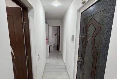 Apartament cu 2 camere decomandat în Roman