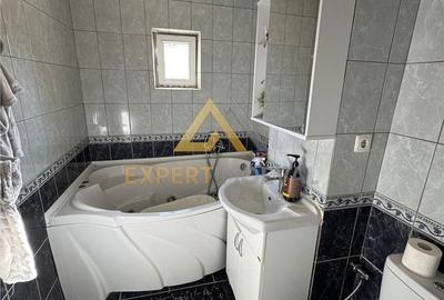 Apartament cu 3 camere decomandat în Traian - 10