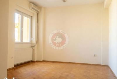 Apartament cu 5 camere decomandat în Romană