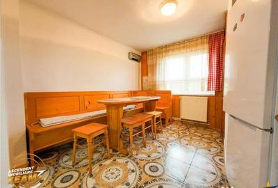 Casă cu 6 camere cu Canalizare în Central - 5