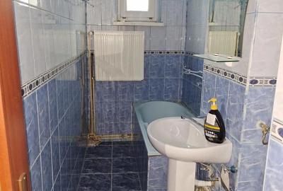 Apartament cu 4 camere semidecomandat în Dacia