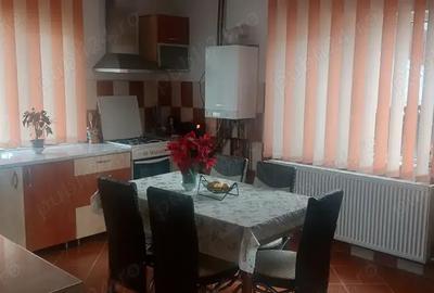 Casă cu 4 camere în Central - 2