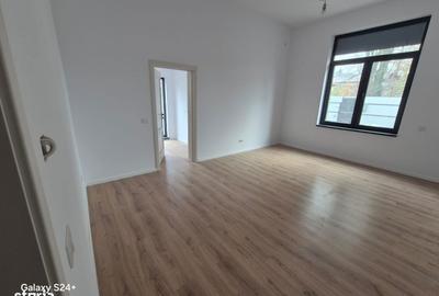 Casă cu 4 camere cu Teren 462 Mp în Central - 12