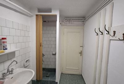 Spațiu comercial, de 75 mp, în Central - 4