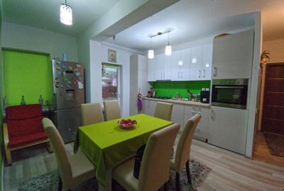 Apartament cu 3 camere decomandat în Florești