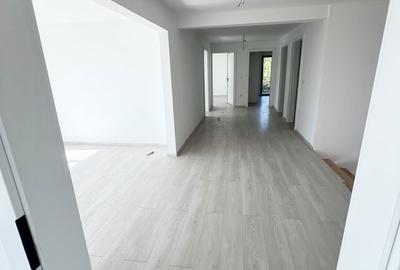 Casă cu 5 camere cu Teren 1200 Mp în Unirea - 10