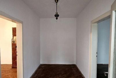 Casă cu 4 camere cu Teren 553 Mp în Central