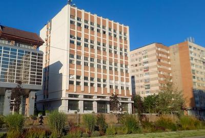 Cladire comerciala cu 4 etaje de inchiriat Resita - 1