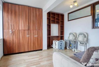 Apartament cu 3 camere decomandat, mobilat în Tractorul - 8