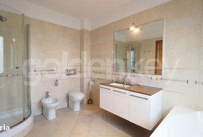 Casă cu 5 camere cu Teren 500 Mp în Central - 11