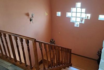 Casă cu 5 camere în Traian - 2