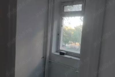 Garsonieră semidecomandată în Titan