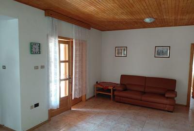 Casă cu 4 camere în Central - 2