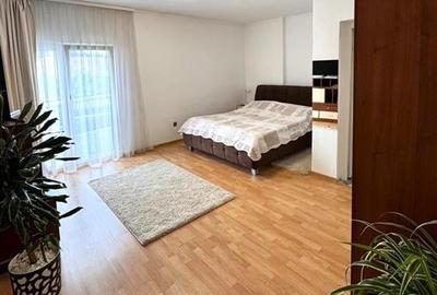 Casa in apreciabil potential,cu terase, curte,gradina echipata,2 pivnite,Str. Ro - 4