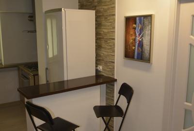 Apartament cu 3 camere decomandat, mobilat în 13 Septembrie - 18