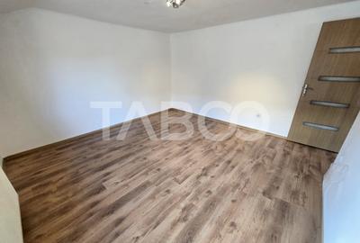 Casa de vanzare cu 6 camere 2 parcari curte libera 200 mp in Selimbar - 13