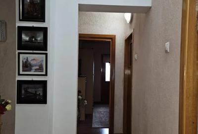 Apartament cu 3 camere decomandat în Democrației - 11