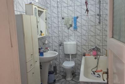 Casă cu 4 camere în Vatra Luminoasă