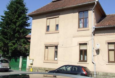 Casă cu 3 camere cu Teren 200 Mp în Central