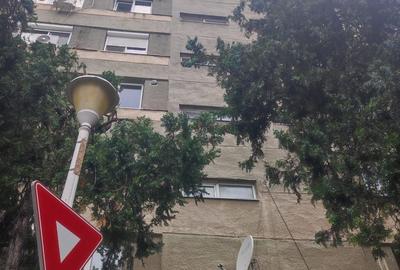 Apartament cu 3 camere semidecomandat în Colentina