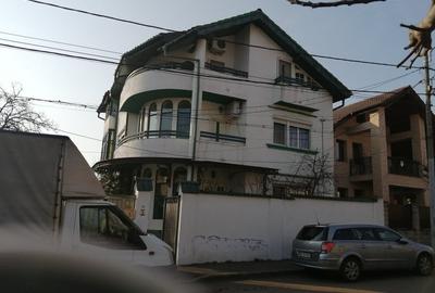 Casă cu 5 camere cu Teren 120 Mp în Central