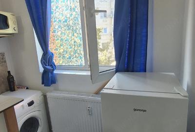 Garsonieră decomandată în Titan