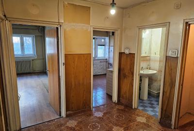 Apartament cu 3 camere decomandat în 1 Mai - 10