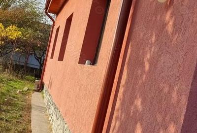 Casă cu 4 camere în Central - 2