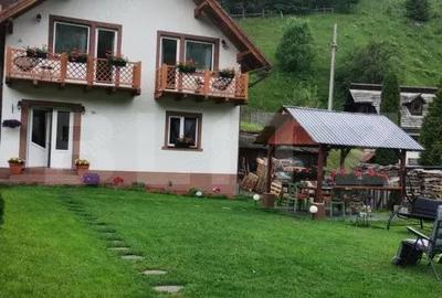 Casă cu Teren 969 Mp în Moieciu - 1