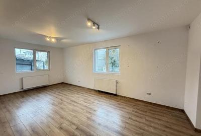 Spațiu comercial, de 145 mp, în Central - 3