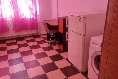 Garsonieră decomandată în Podu Roș