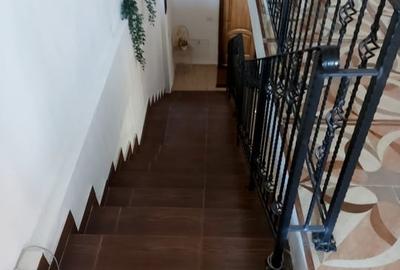 Casă individuală cu 7 camere cu Canalizare în Fundeni - 29