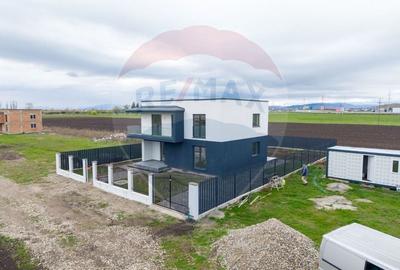 Casă cu 4 camere cu Teren 501 Mp în Sânpetru - 27