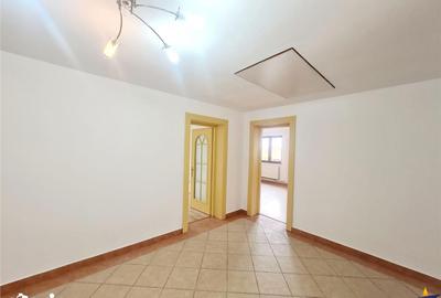 Casă cu 7 camere decomandat cu Garaj în Bartolomeu - 6