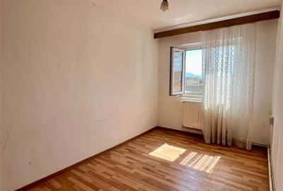 Apartament cu 3 camere semidecomandat în Feldioara - 2