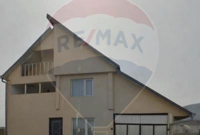 Casă cu 4 camere cu Teren 938 Mp în Central - 13