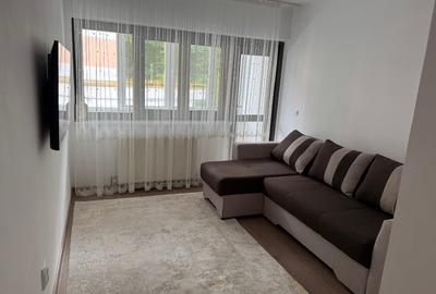 Apartament cu 2 camere decomandat, mobilat în Est