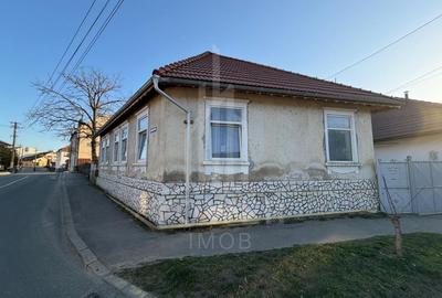 Casă individuală cu 4 camere cu Canalizare în Central - 3