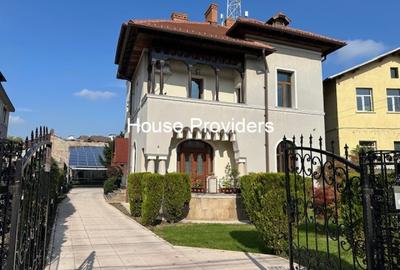 Casă cu 12 camere cu Teren 876 Mp în Central - 1