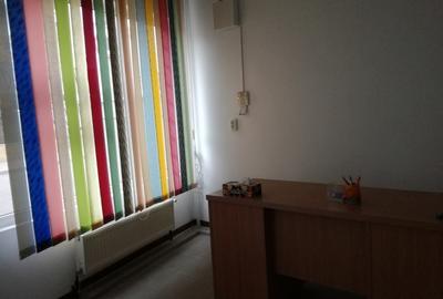 Spațiu comercial, de 21 mp, în Central - 3