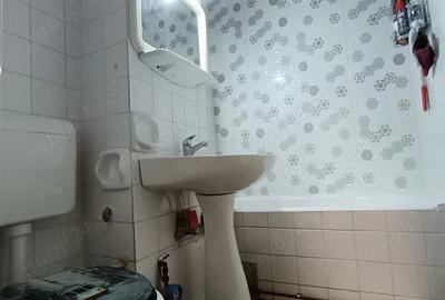 Proprietar vand apartament cu 2 camere etaj 4 - 1